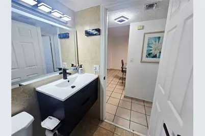 546 SW 1st St #607, Miami, FL 33130 - Photo 4