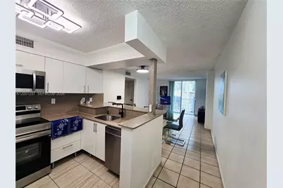 546 SW 1st St #607, Miami, FL 33130 - Photo 2