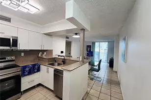 546 SW 1st St, Miami, FL 33130 - Photo 2