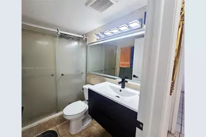 546 SW 1st St #607, Miami, FL 33130 - Photo 16