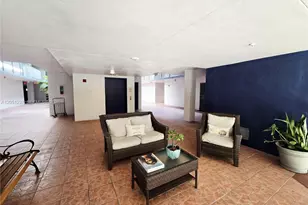 546 SW 1st St, Miami, FL 33130 - Photo 6