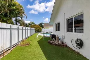 2400 NW 103rd Ave, Pembroke Pines, FL 33026 - Photo 10