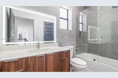 8900 NW 161st Ter, Miami Lakes, FL 33018 - Photo 40