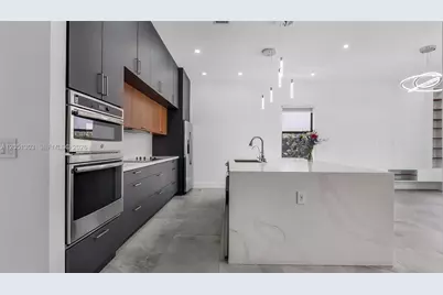 8900 NW 161st Ter, Miami Lakes, FL 33018 - Photo 14