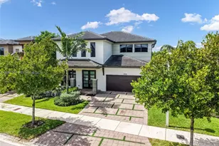 8900 NW 161st Terrace, Miami Lakes, FL 33018 - Photo 2