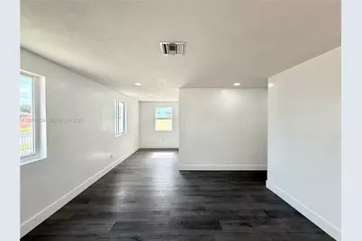685 SE Park Dr, Hialeah, FL 33010 - Photo 10