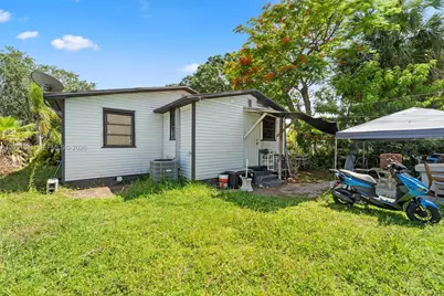 349 NW 41st St, Miami, FL 33127 - Photo 10