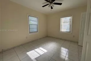 610 NW 23rd Pl, Miami, FL 33125 - Photo 8