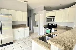 21460 SW 90th Ct, Cutler Bay, FL 33189 - Photo 4