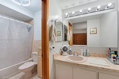 4001 W 10th Ct, Hialeah, FL 33012 - Photo 14