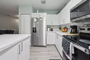 396 NW 12th Pl, Florida City, FL 33034 - Photo 2