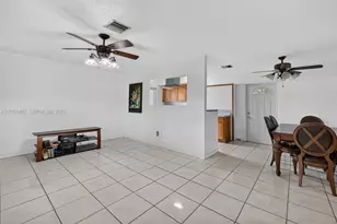 369 NE Camelot Dr, Port Saint Lucie, FL 34983 - Photo 4