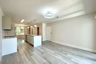 2535 NE 193rd St, Miami, FL 33180 - Photo 4