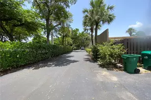 16100 Kilmarnock Dr, Miami Lakes, FL 33014 - Photo 2