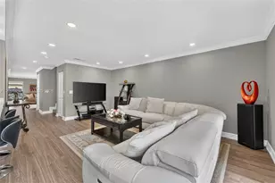 9260 NW 16th St, Pembroke Pines, FL 33024 - Photo 8