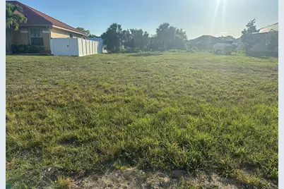 930 SW 8th Pl, Cape Coral, FL 33991 - Photo 2