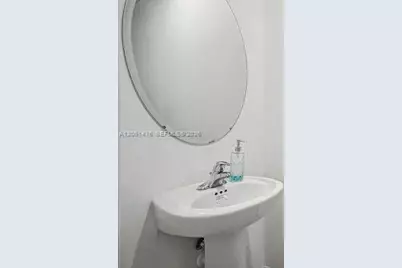1020 SE 26th Ter, Homestead, FL 33035 - Photo 12
