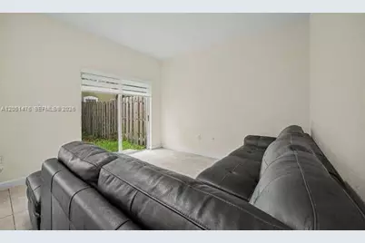 1020 SE 26th Ter, Homestead, FL 33035 - Photo 10