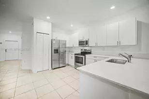 1020 SE 26th Ter, Homestead, FL 33035 - Photo 6