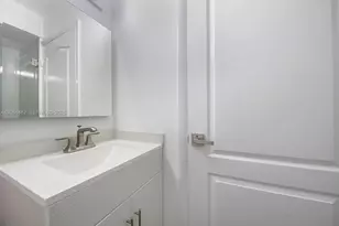 8260 NW 10th St, Miami, FL 33126 - Photo 14