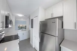 8260 NW 10th St, Miami, FL 33126 - Photo 4