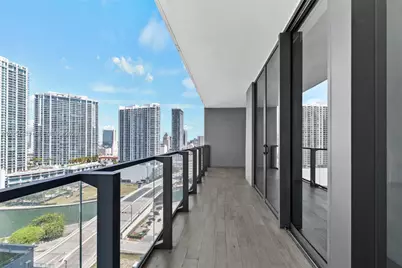 68 SE 6th St #1706, Miami, FL 33131 - Photo 16