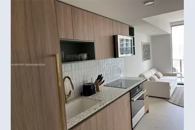 159 NE 6th St #2807, Miami, FL 33132 - Photo 4
