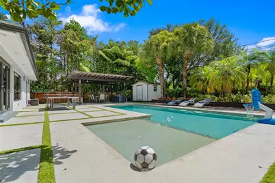 7831 SW 54th Ct, Miami, FL 33143 - Photo 6