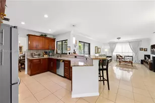5741 W Waterford Dr, Davie, FL 33331 - Photo 8