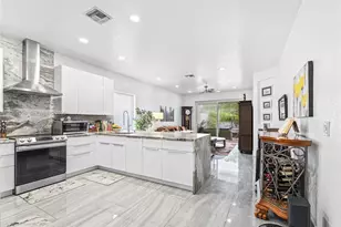 135 Catania Way, Royal Palm Beach, FL 33411 - Photo 4