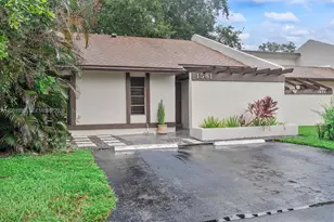1581 NW 98th Way, Pembroke Pines, FL 33024 - Photo 4