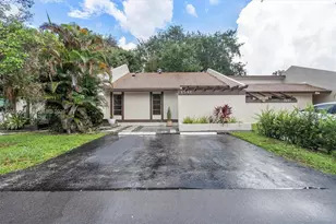 1581 NW 98th Way, Pembroke Pines, FL 33024 - Photo 2