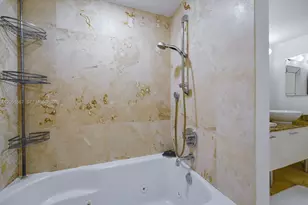 41 SE 5th St, Miami, FL 33131 - Photo 10