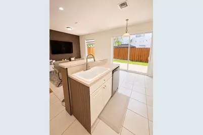 5724 NW 112th Pl #5724, Doral, FL 33178 - Photo 6