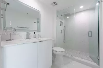 335 S Biscayne Blvd #1600, Miami, FL 33131 - Photo 12