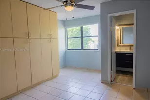 10000 NW 9th St Cir, Miami, FL 33172 - Photo 30