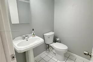 10000 NW 9th St Cir, Miami, FL 33172 - Photo 40
