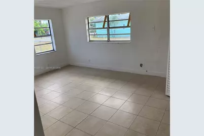 308 NW 9th St, Hallandale Beach, FL 33009 - Photo 12