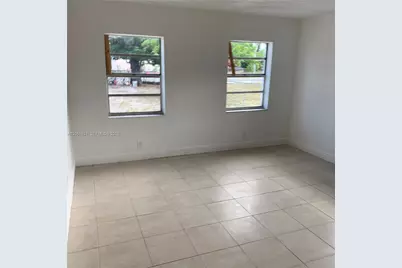 308 NW 9th St, Hallandale Beach, FL 33009 - Photo 10