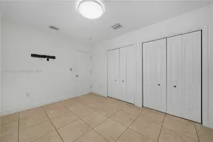 7515 NW South River Dr, Medley, FL 33166 - Photo 12