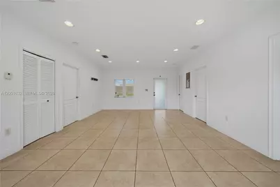 7515 NW South River Dr #7515, Medley, FL 33166 - Photo 6