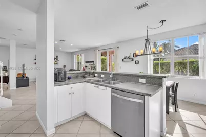 1058 Tupelo Way, Weston, FL 33327 - Photo 18