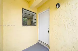 9674 Fontainebleau Blvd, Miami, FL 33172 - Photo 14