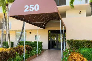 250 Jacaranda Dr, Plantation, FL 33324 - Photo 2