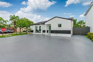 18928 NW 63rd Ct Cir, Hialeah, FL 33015 - Photo 2