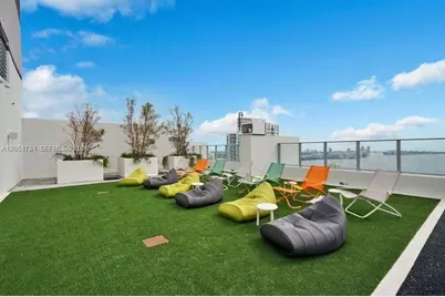 1010 Brickell Ave #1403, Miami, FL 33131 - Photo 8
