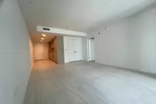 77 SE 5th St, Miami, FL 33131 - Photo 4