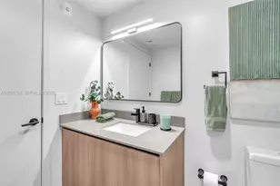 121 NE 5th St, Miami, FL 33132 - Photo 22