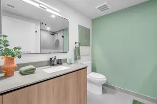 121 NE 5th St, Miami, FL 33132 - Photo 20