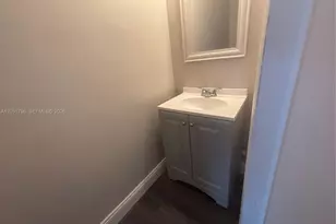 323 E Palm Cir E, Pembroke Pines, FL 33025 - Photo 8